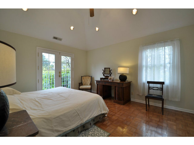 320 Edgewood Road Redwood City, CA 94062 - Photo 14 of 20 Gallery Image 14