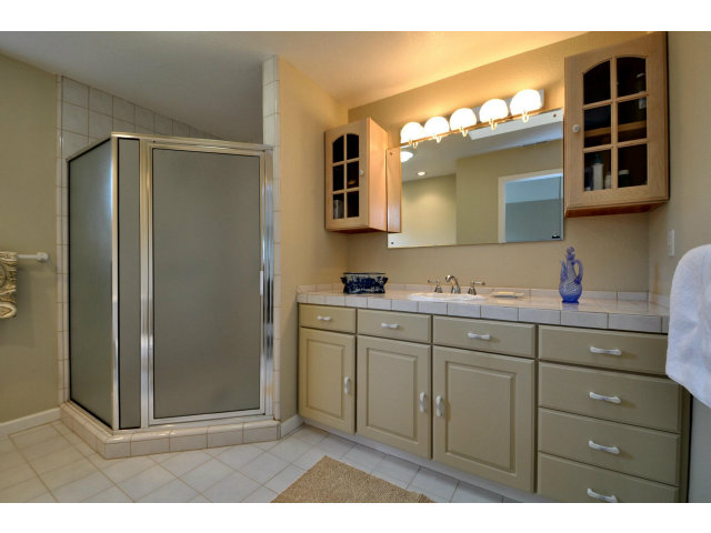 320 Edgewood Road Redwood City, CA 94062 - Photo 17 of 20 Gallery Image 17
