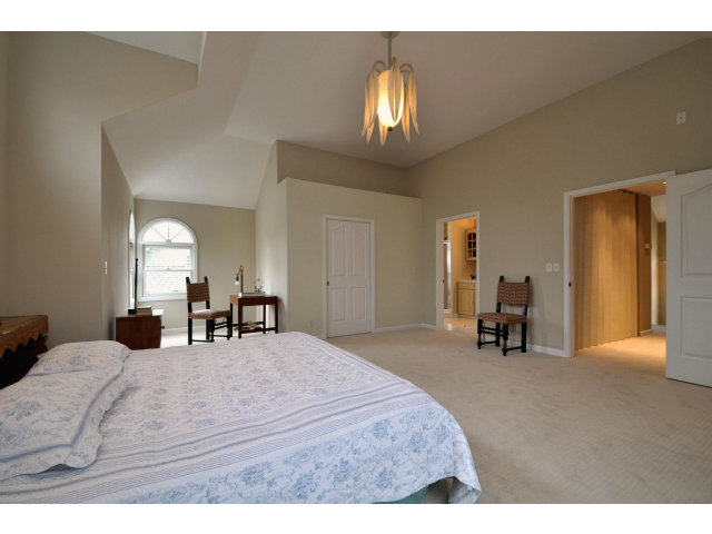 320 Edgewood Road Redwood City, CA 94062 - Photo 18 of 20 Gallery Image 18