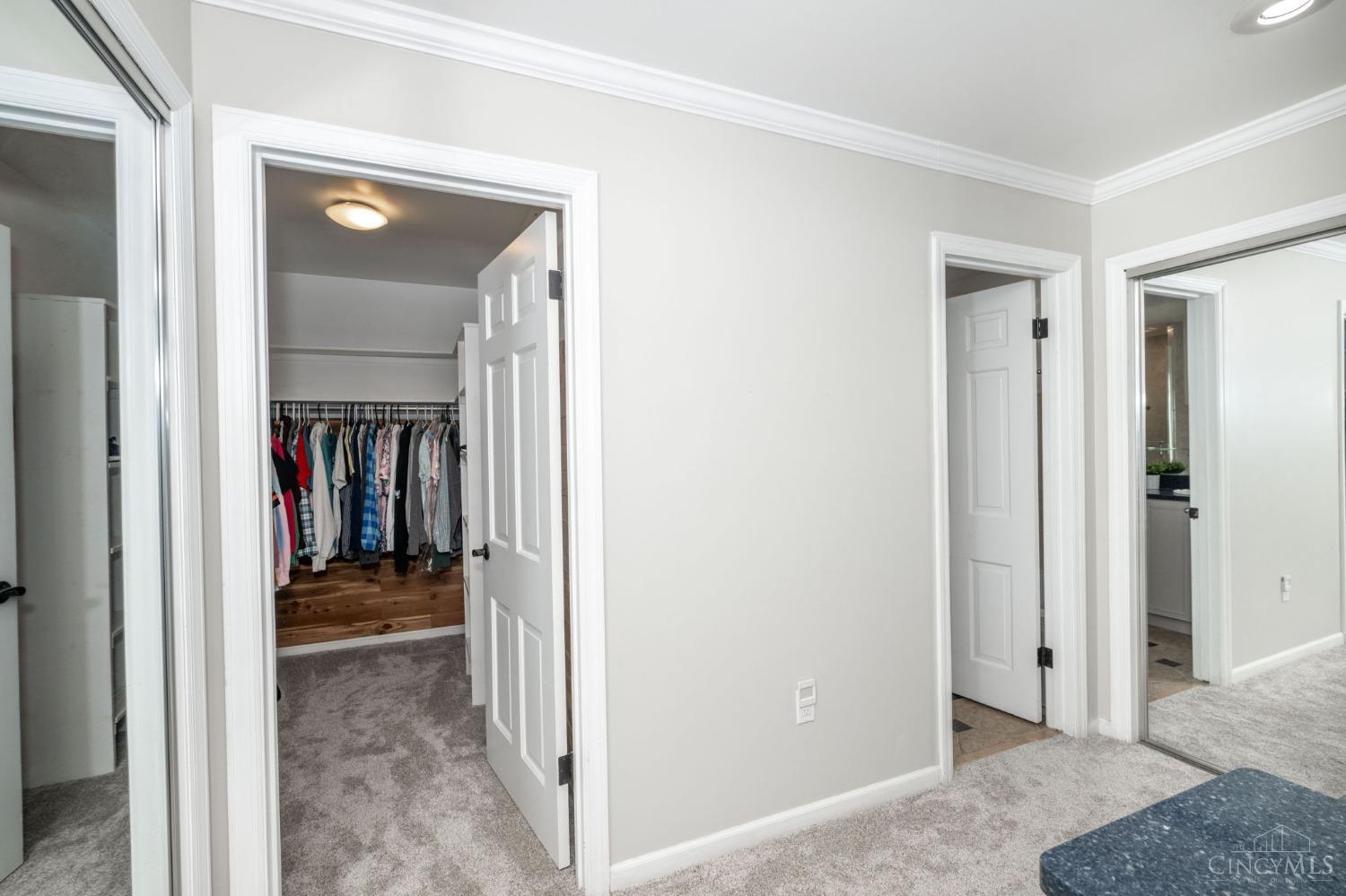 4891 Drake Road Cincinnati, OH 45243 - Photo 22 of 48