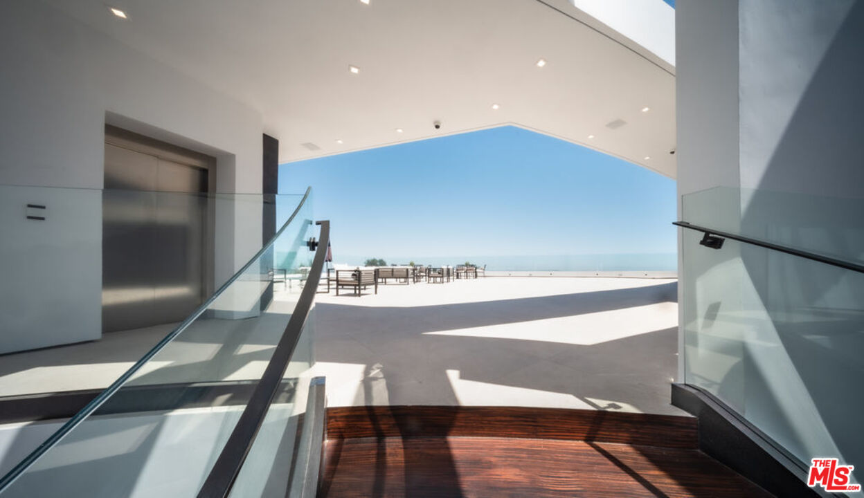 9364 Beverlycrest Drive Beverly Hills, CA 90210 - Photo 6 of 18 a view of entryway
