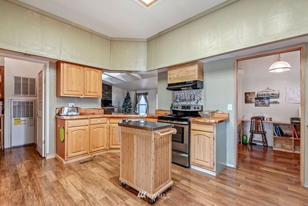 320 Sears Road Winlock, WA 98596 - Photo 8 of 26 a kitchen with stainless steel appliances granite countertop a stove and a sink