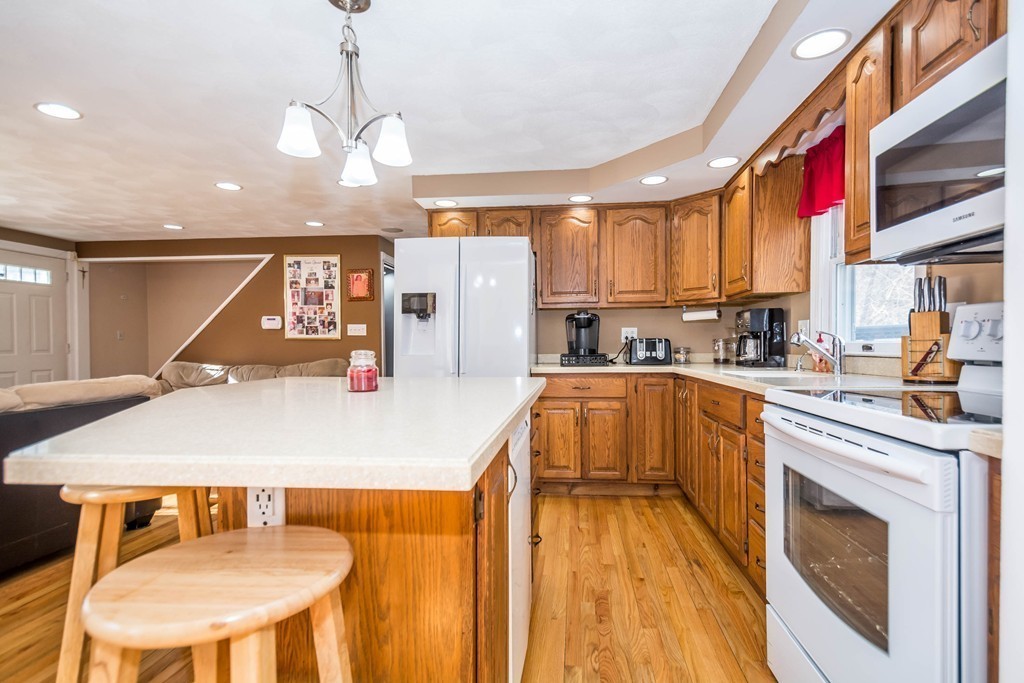 141 Edgemere Road Lynn, MA 01904 - Photo 8 of 30 Gallery Image 8