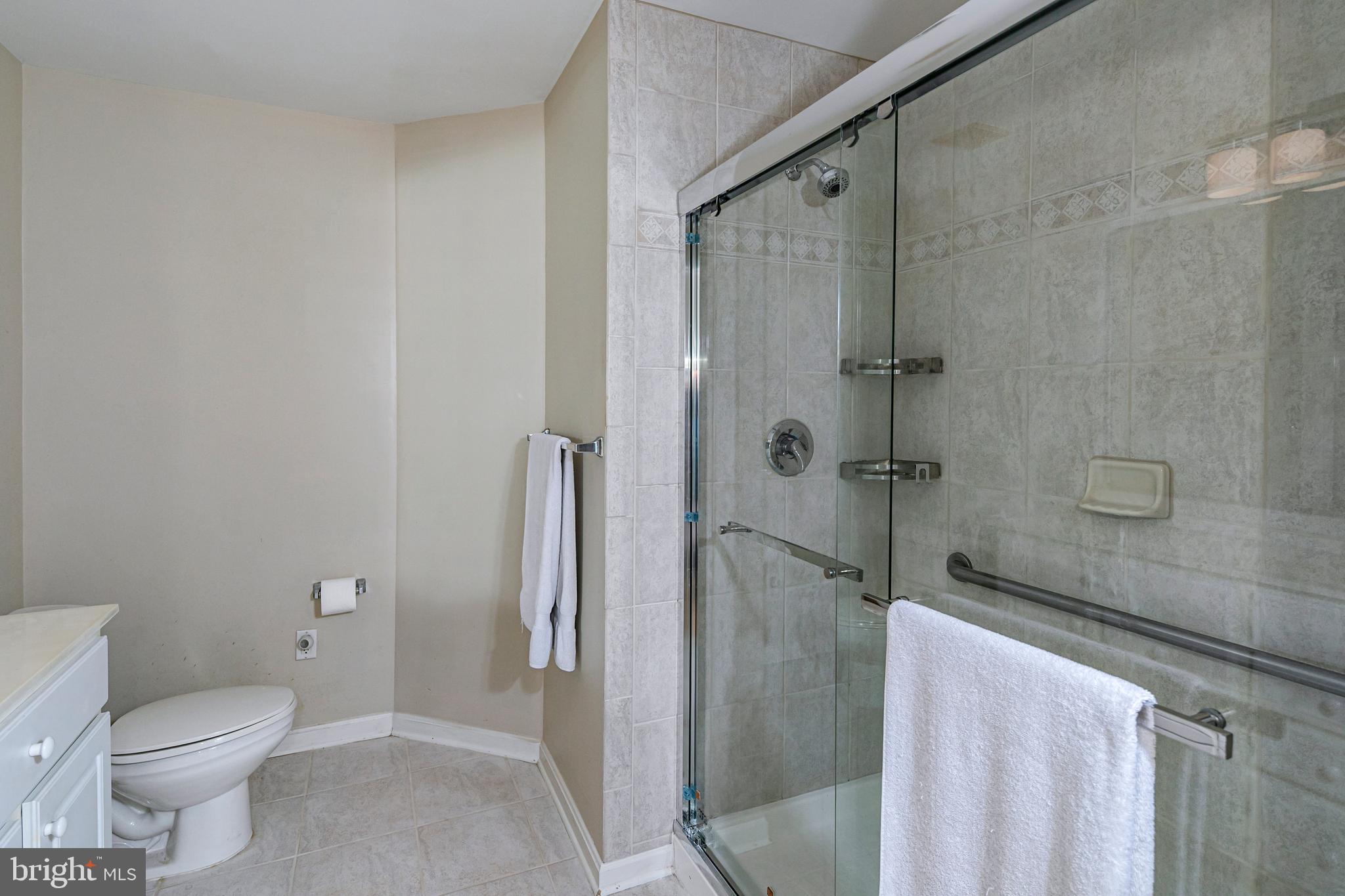 163 Federal Point Boulevard Lawrence Township, NJ 08648 - Photo 20 of 37 a bathroom with a toilet sink and shower