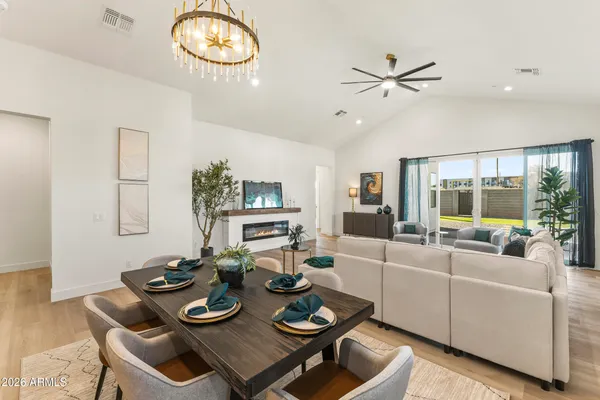 $899,000 | 2009 East Don Carlos, Tempe, AZ 85281