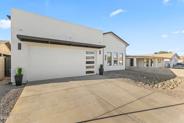 $899,000 | 2009 East Don Carlos, Tempe, AZ 85281