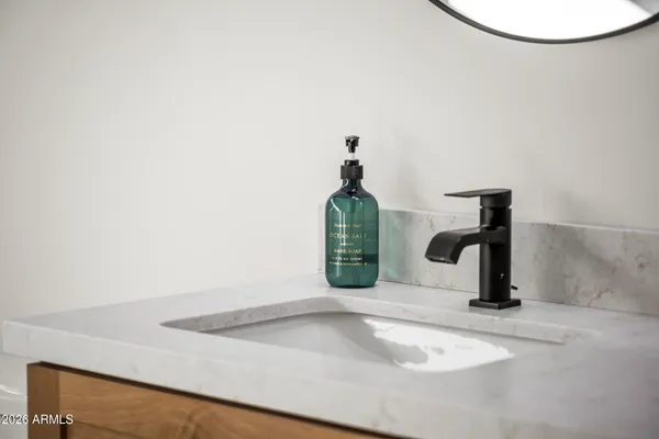 $899,000 | 2009 East Don Carlos, Tempe, AZ 85281