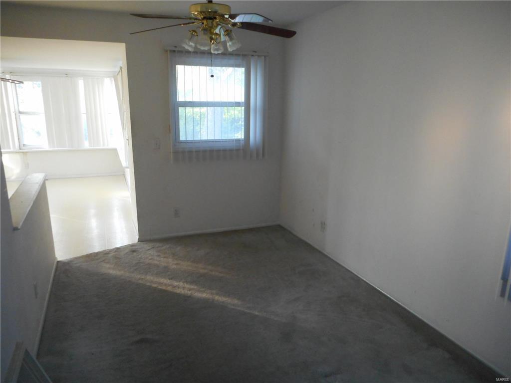 201 Cameron Road St. Louis, MO 63137 - Photo 5 of 16