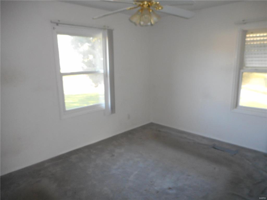 201 Cameron Road St. Louis, MO 63137 - Photo 6 of 16