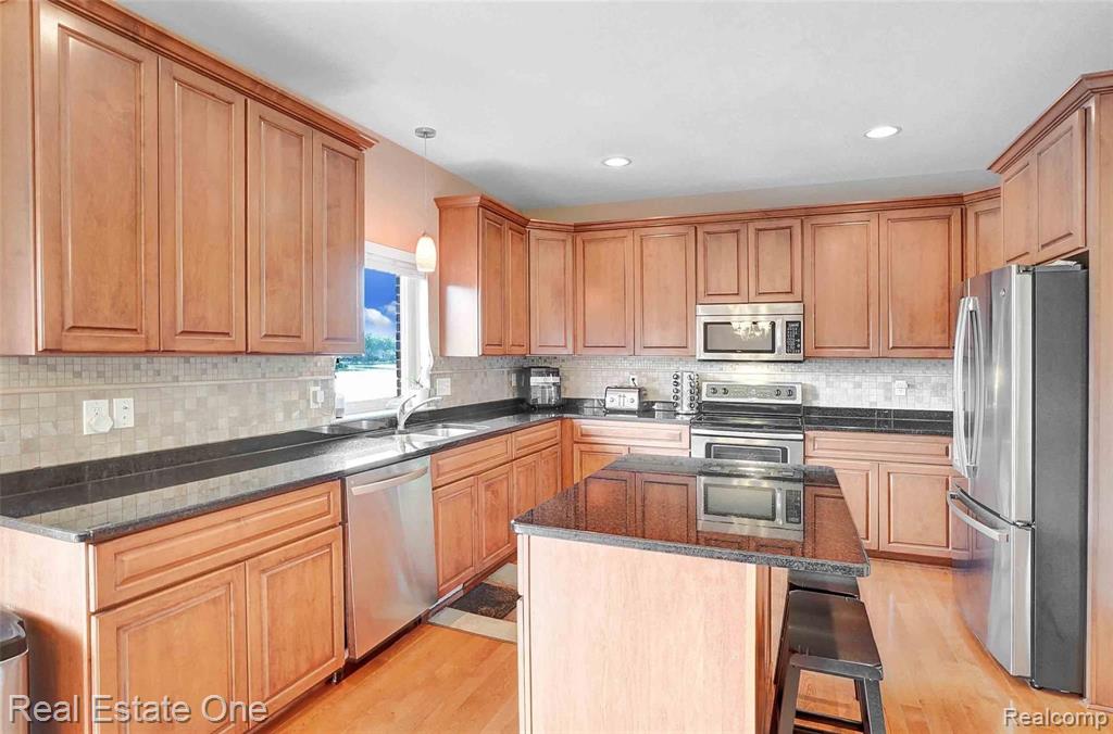 1838 Mackwood Road Rochester, MI 48307 - Photo 20 of 44