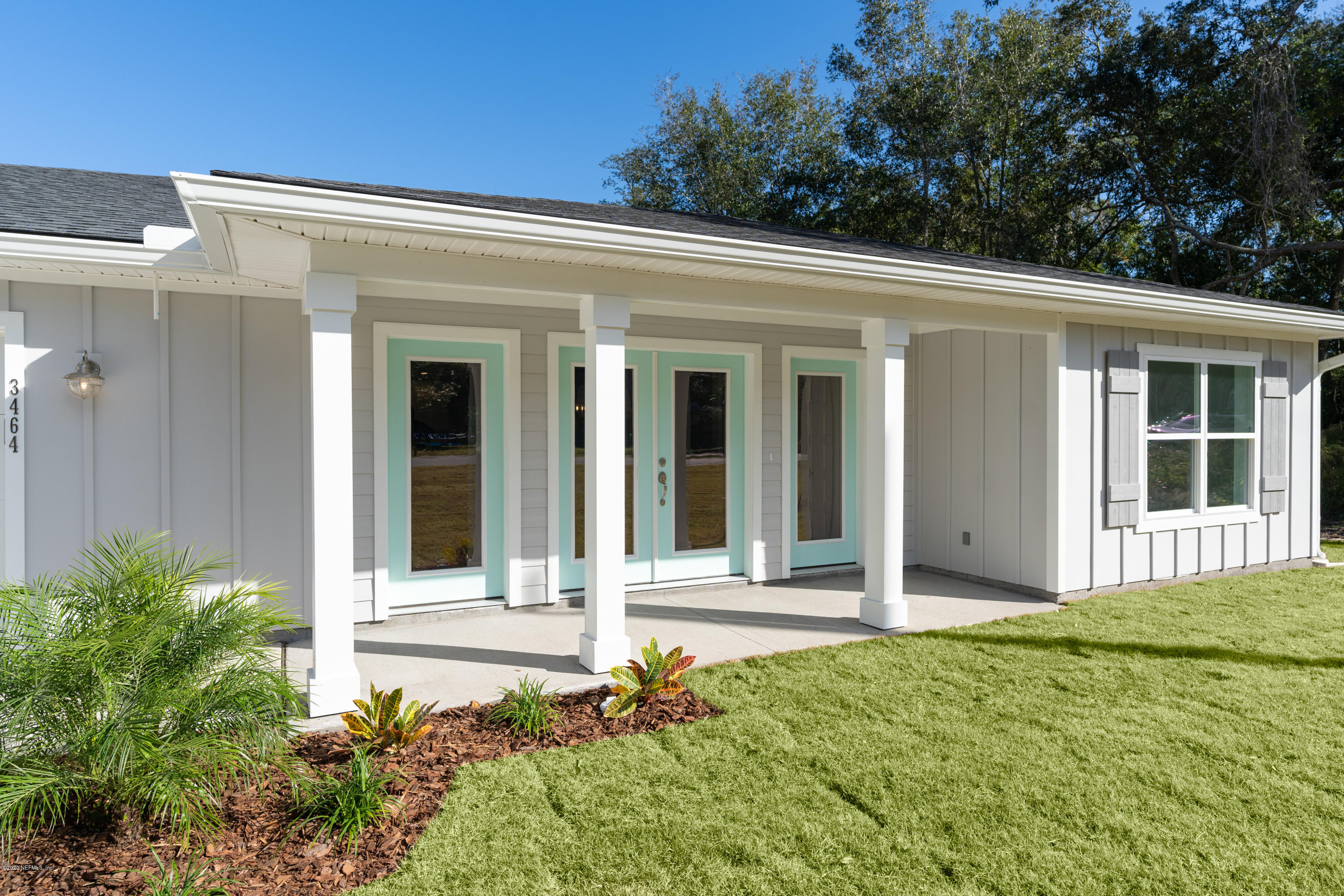 6 Front entrance with front porch