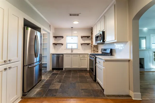 $1,500 | 3708 West 5th Street, Fort Worth, TX 76107