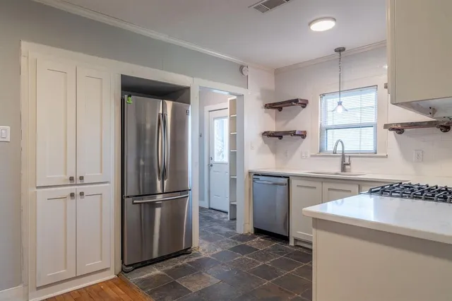 $1,500 | 3708 West 5th Street, Fort Worth, TX 76107