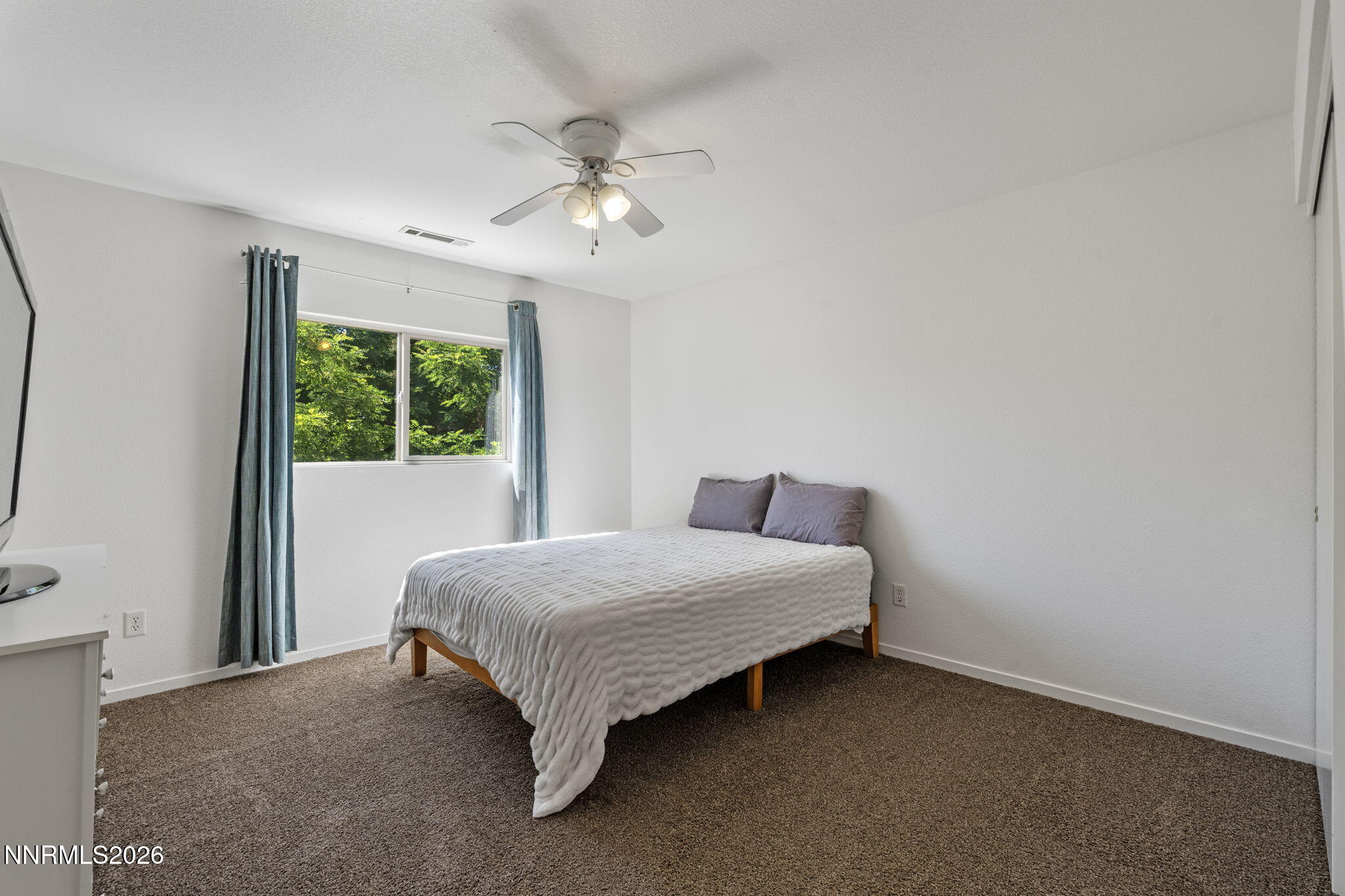 9490 Autumn Leaf Way Reno, NV 89506 - Photo 19 of 31 Guest bed 1