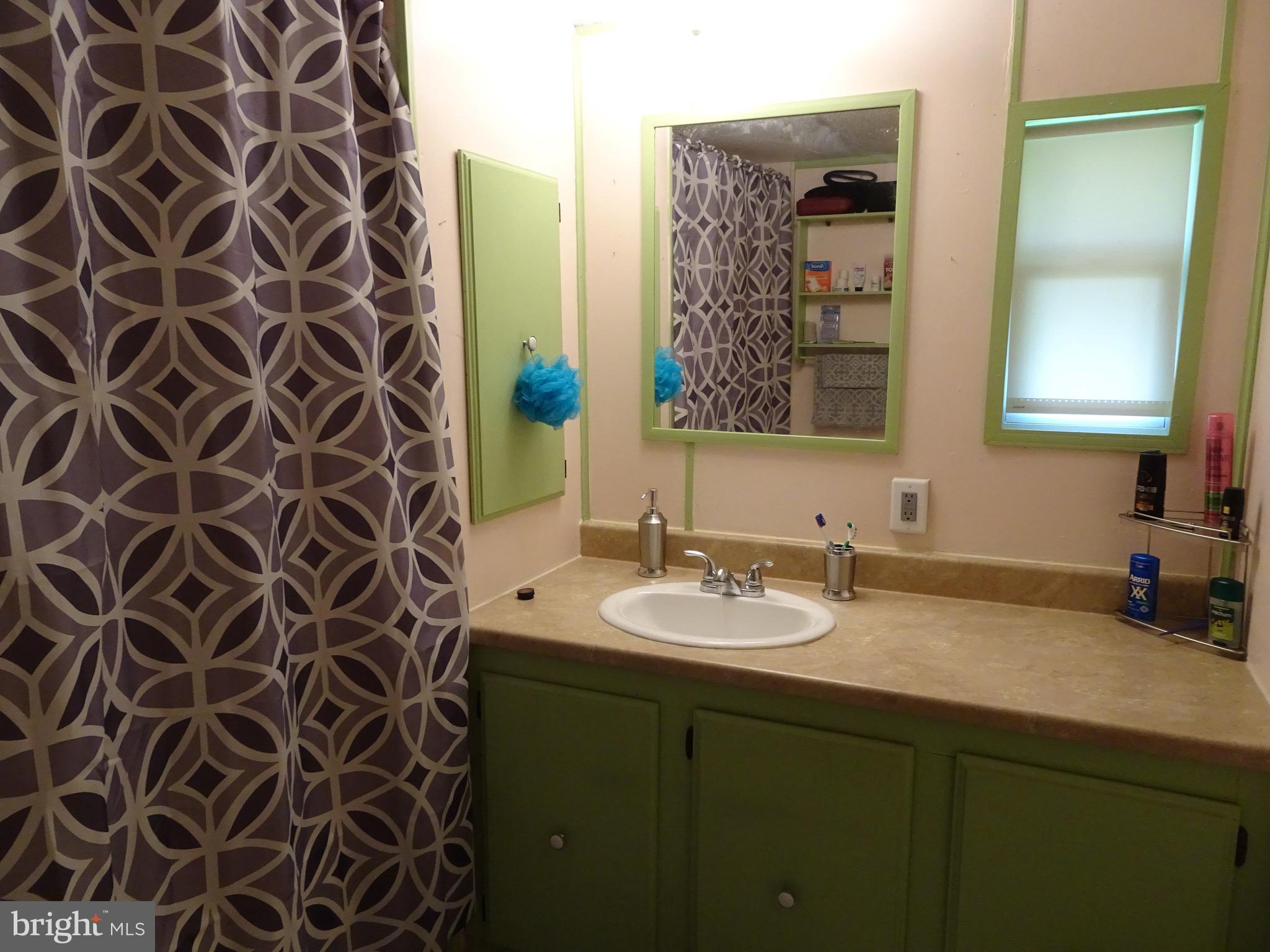 24 Keystone Road Reading, PA 19606 - Photo 8 of 12 Bath
