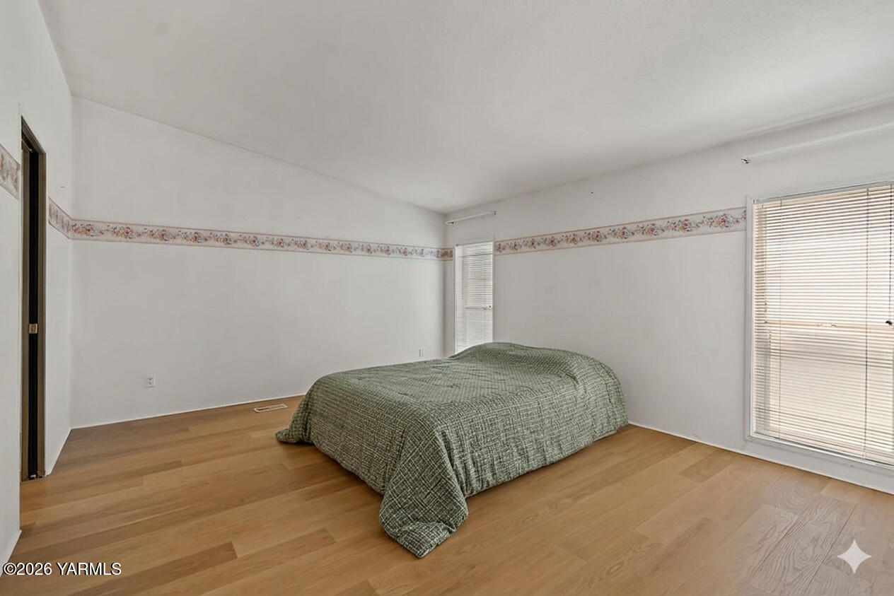 1550 Gibson Road Selah, WA 98942 - Photo 16 of 33 a bedroom with a bed and a window