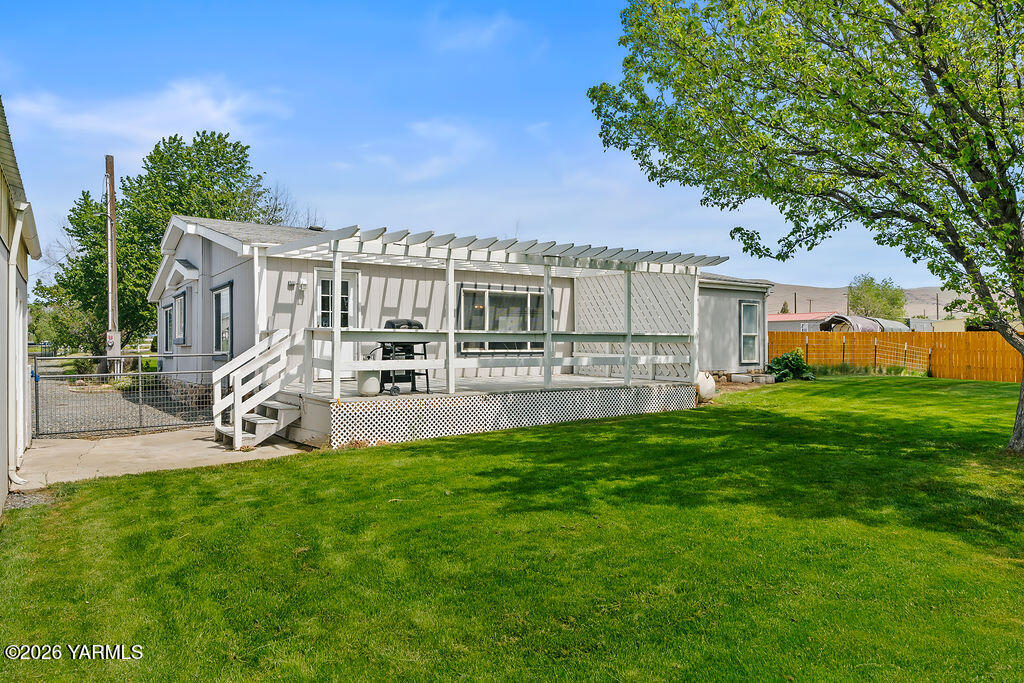 1550 Gibson Road Selah, WA 98942 - Photo 23 of 33 a view of a house with a yard porch and sitting area