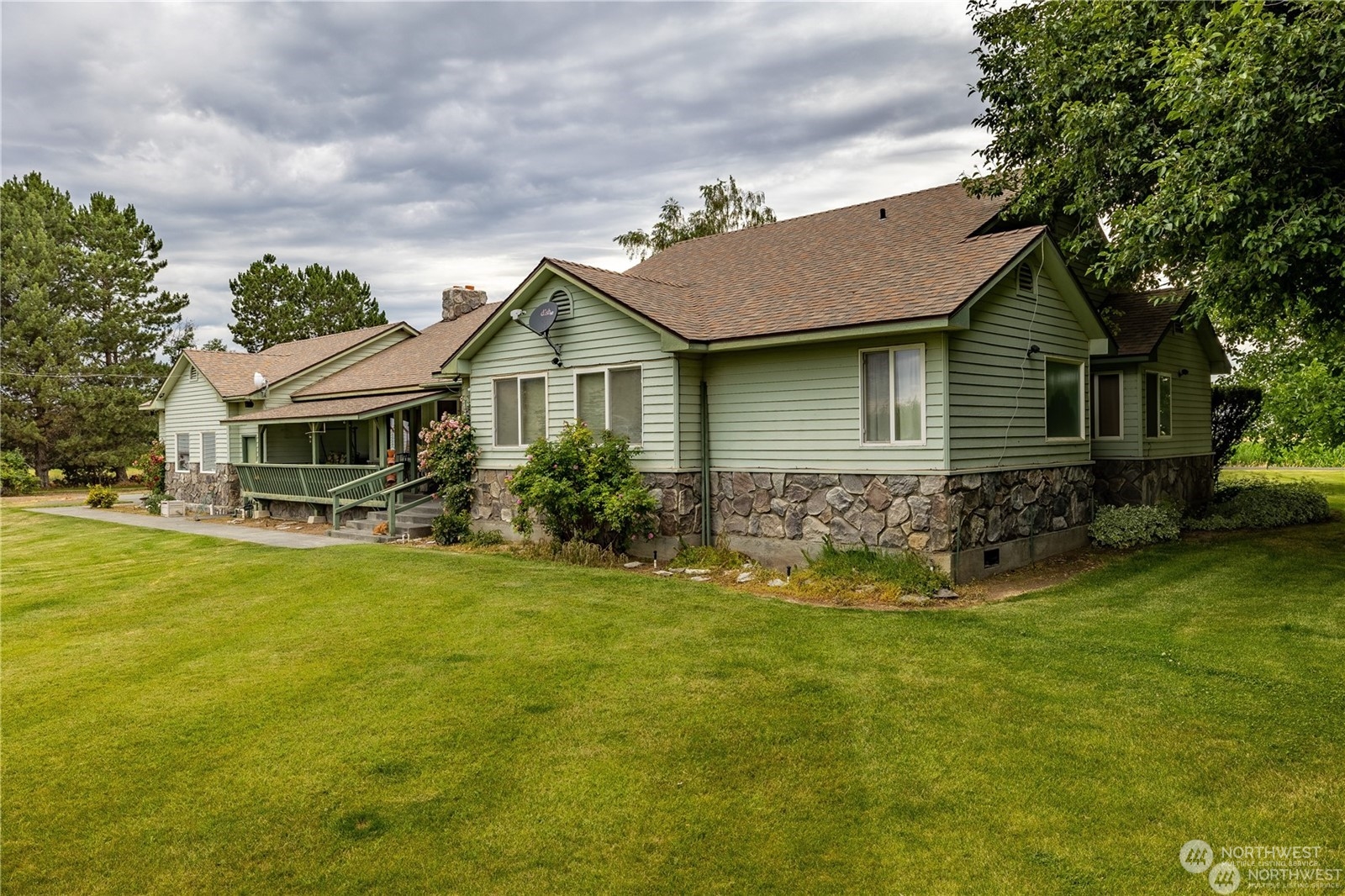 1659 West Gillis Road Othello, WA 99344 - Photo 36 of 36 a front view of house with yard and green space