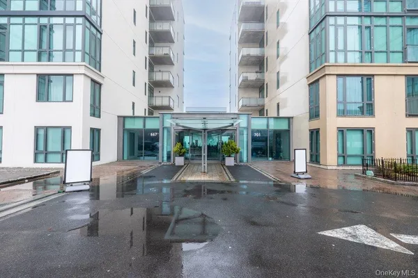 $3,995 | 701 Ridge Hill Boulevard, Unit 8E, Yonkers, NY 10710