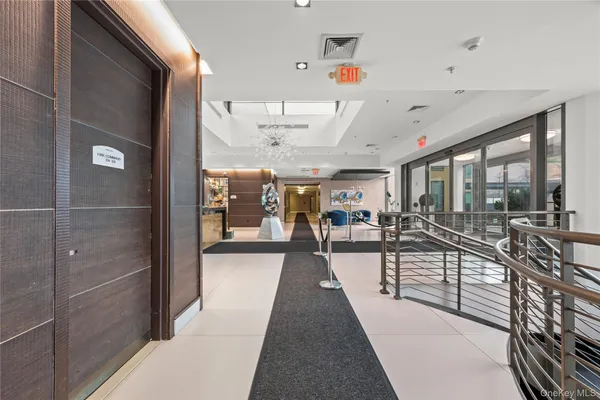 $3,995 | 701 Ridge Hill Boulevard, Unit 8E, Yonkers, NY 10710