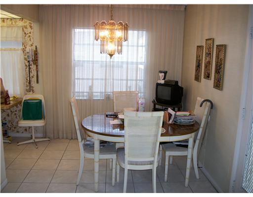 331 Flanders G, Unit 331 Delray Beach, FL 33484 - Photo 4 of 14 Additional Photo