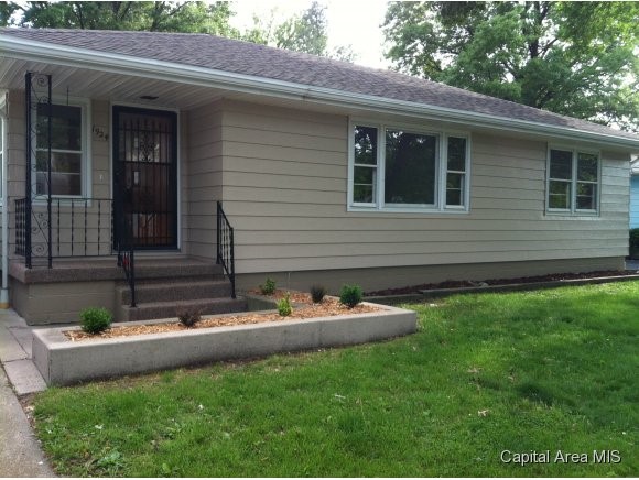 1924 Lee Street Springfield, IL 62703 - Photo 1 of 18