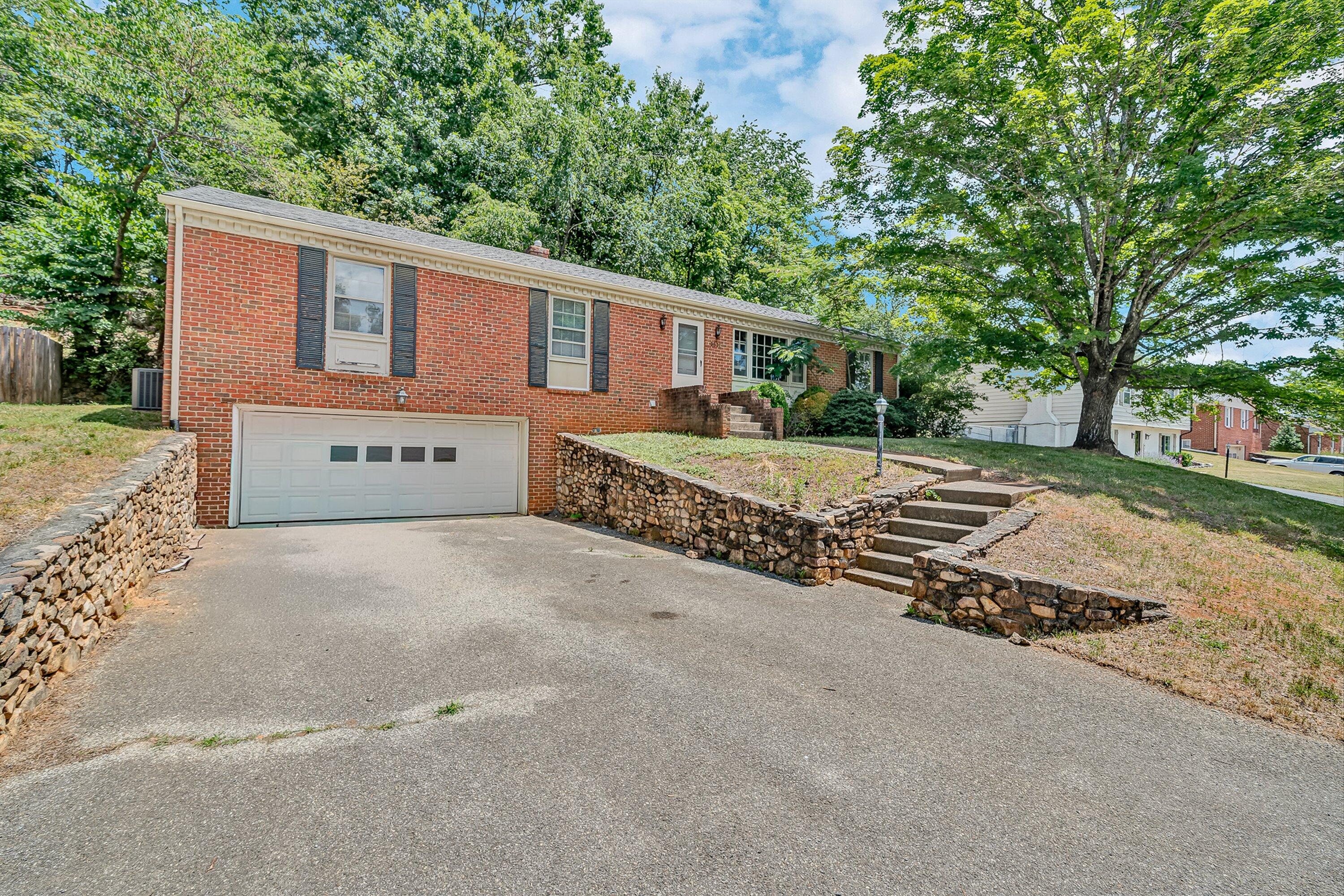 3331 Longhorn Road Roanoke, VA 24018 - Photo 2 of 30 02-VM-09656