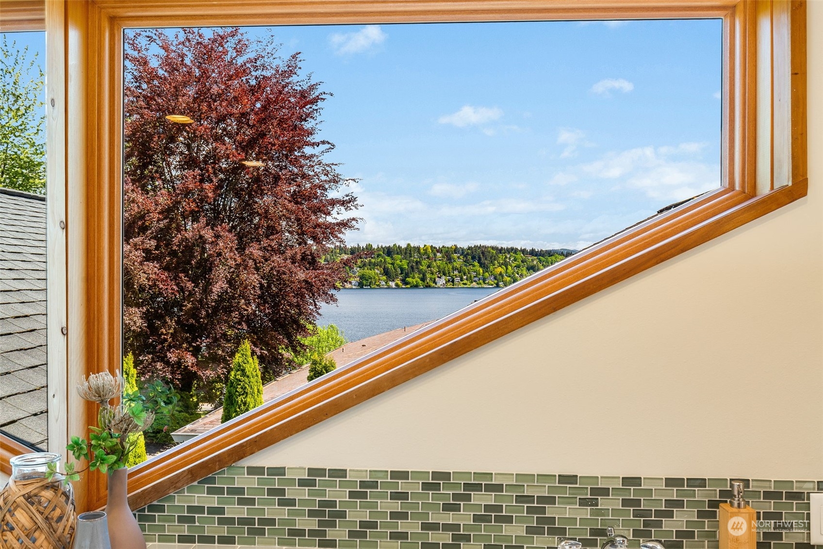 5337 South Kenyon Street Seattle, WA 98118 - Photo 22 of 37 a view of balcony