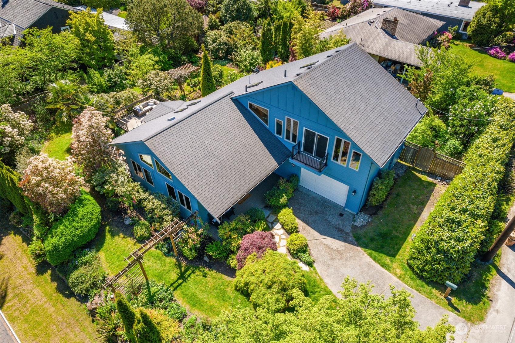 5337 South Kenyon Street Seattle, WA 98118 - Photo 33 of 37 an aerial view of house with yard and swimming pool