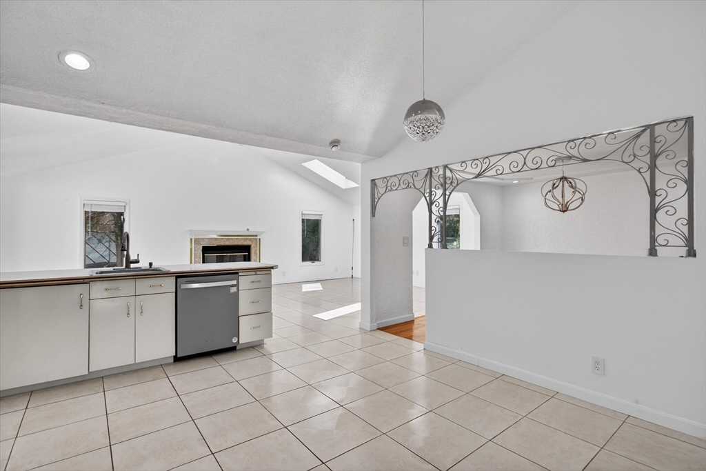 25 Gloversbrook Road Randolph, MA 02368 - Photo 13 of 40