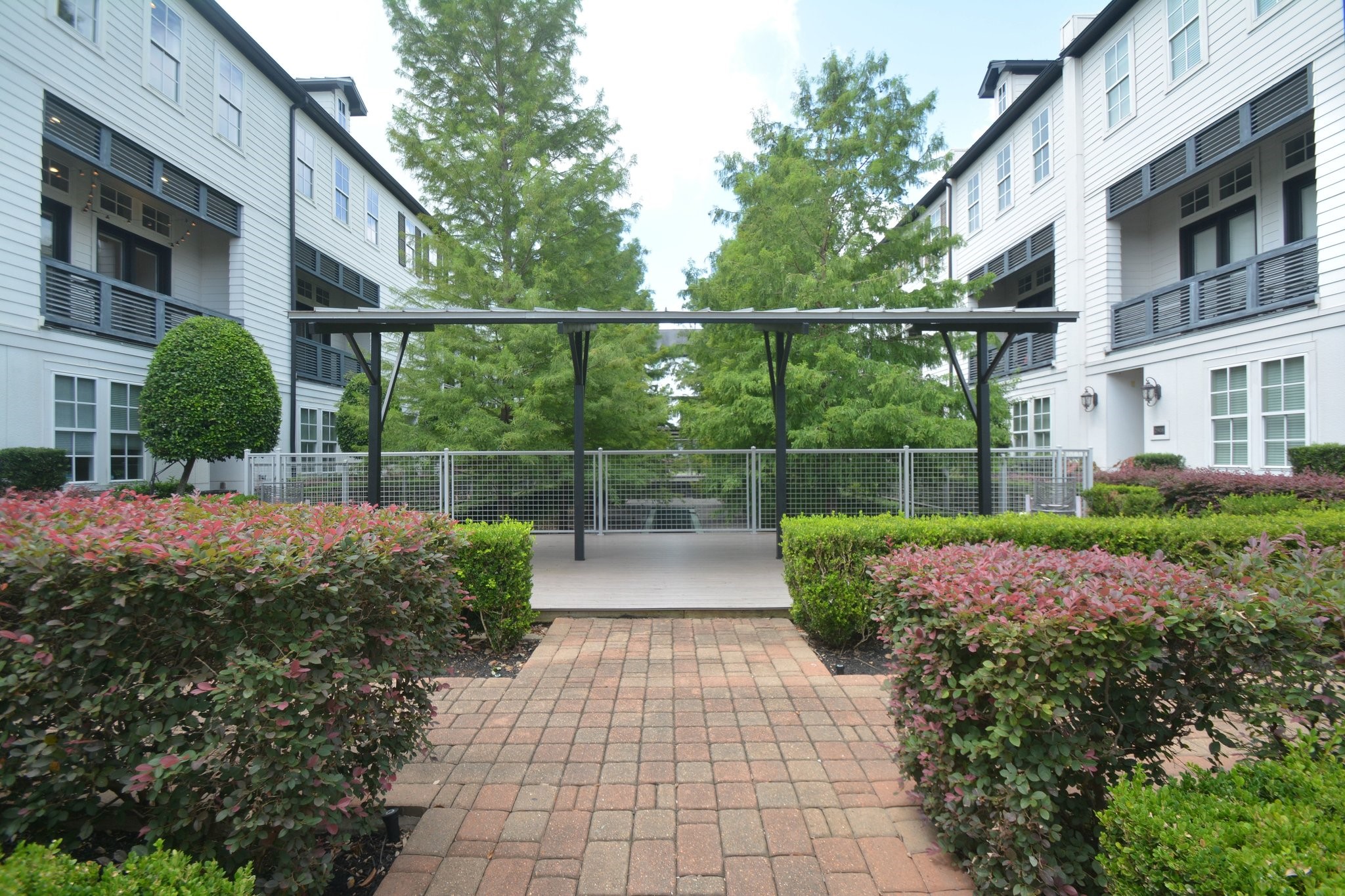 2960 Rusk Street Houston, TX 77003 - Photo 23 of 25 Beautiful courtyard space, with well maintained outdoor landscaping