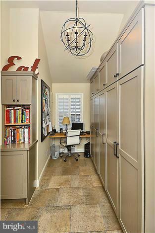 100 Tunbridge Road Baltimore, MD 21212 - Photo 8 of 30 Mud Room w/ storage lockers/pantry off garage