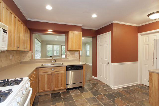 1138 Whitfield Road Northbrook, IL 60062 - Photo 3 of 10