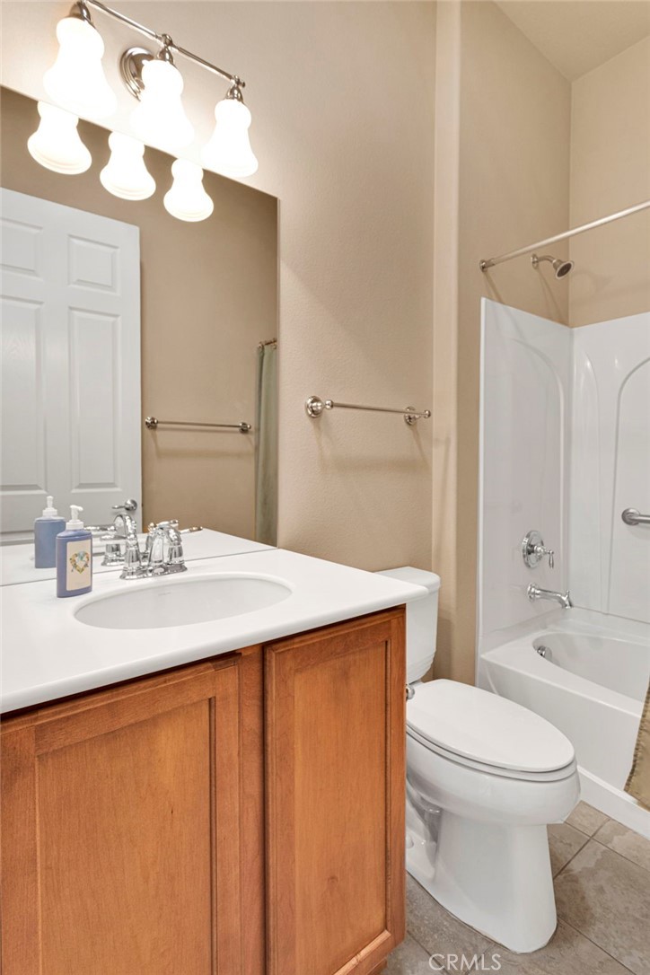 10149 Darby Road Apple Valley, CA 92308 - Photo 27 of 46 Hallway bathroom