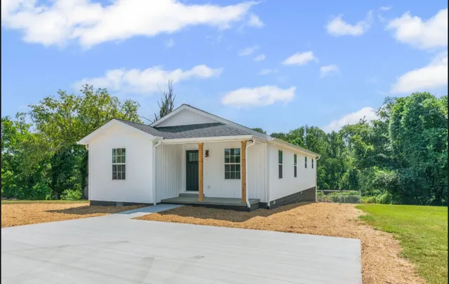 $293,900 | 228 Hillcrest Drive, Carthage, TN 37030