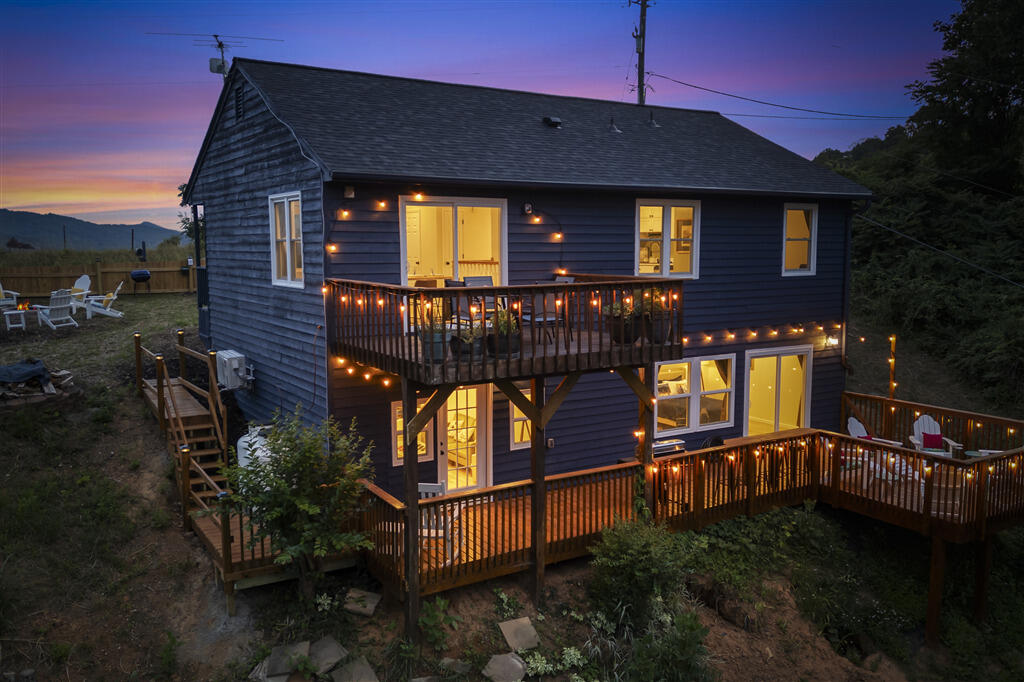 a view of a roof deck with table and chairs with wooden floor and fence