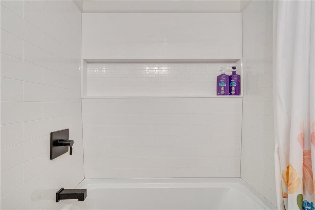 1039 Fosters Knob Road Blue Ridge, VA 24064 - Photo 27 of 45 a bathroom with a shower