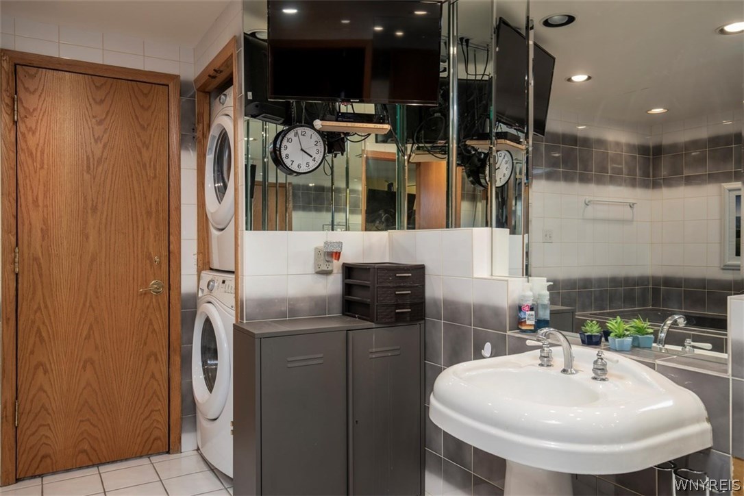 305 Gull Landing Buffalo, NY 14202 - Photo 11 of 16