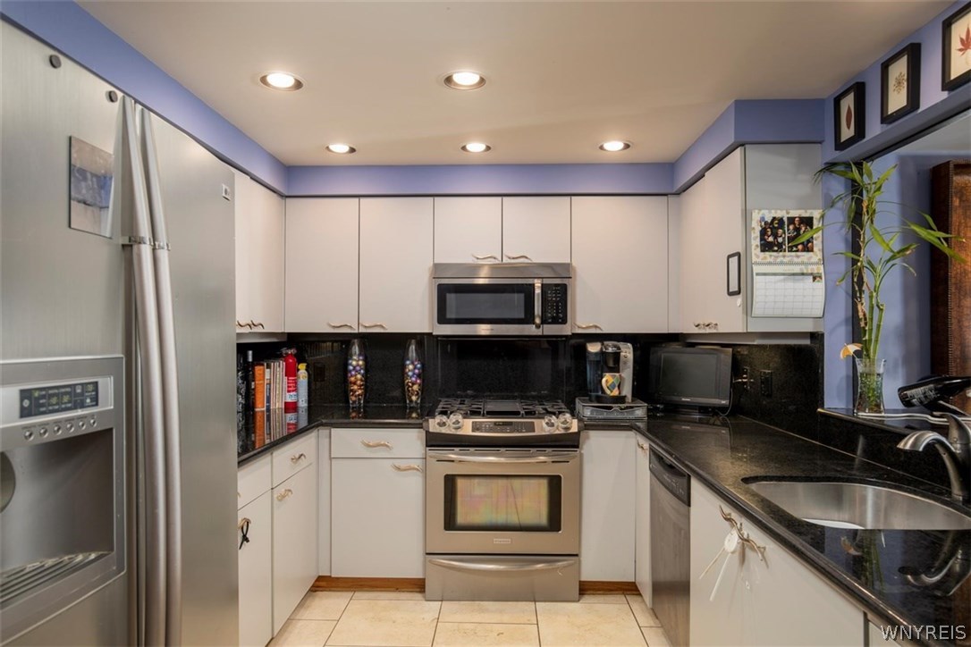 305 Gull Landing Buffalo, NY 14202 - Photo 2 of 16