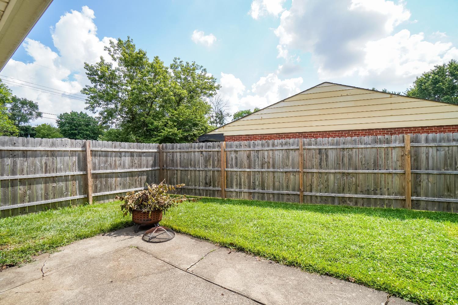 982 Pilgrim Place Springdale, OH 45246 - Photo 17 of 21