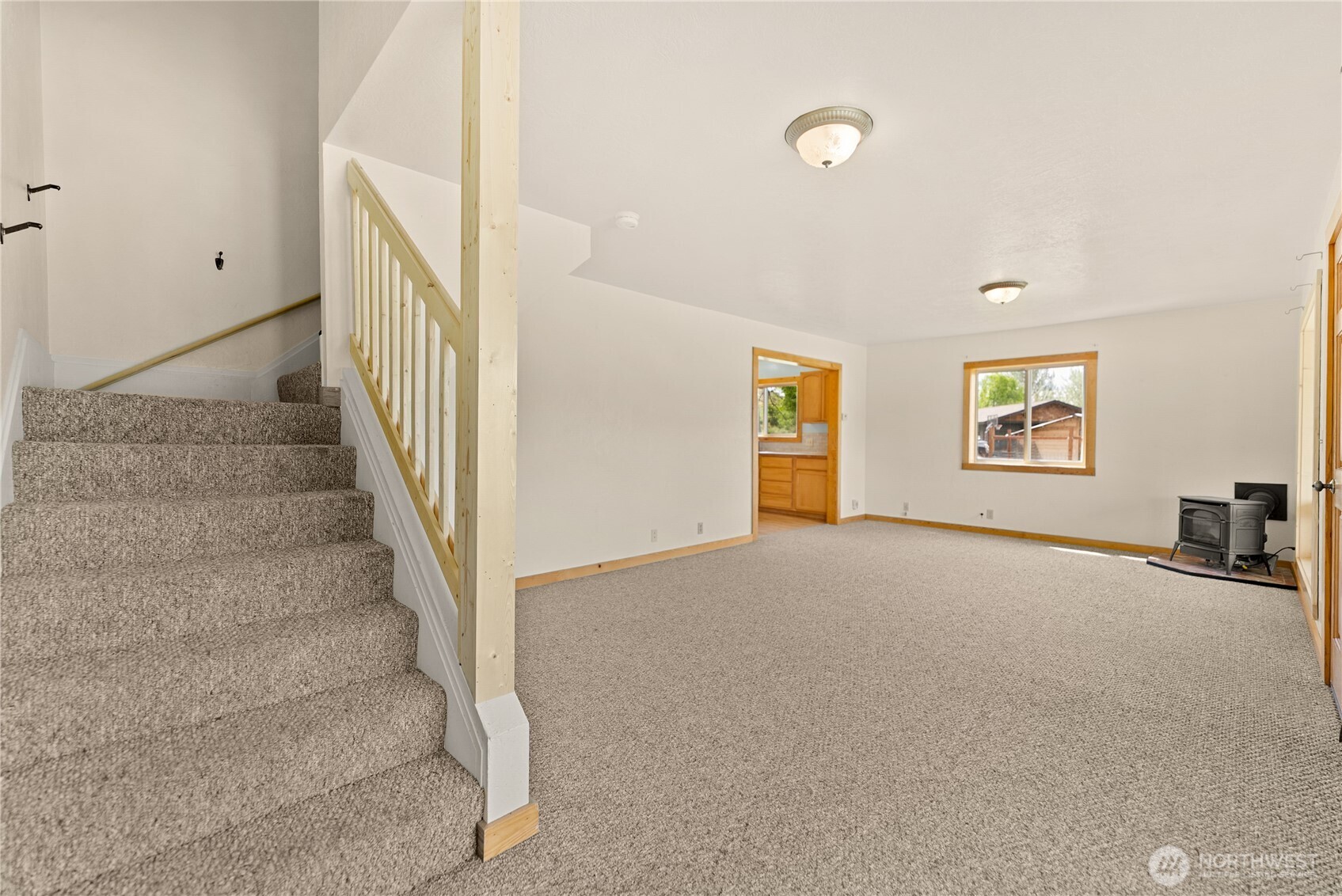 511 Bluff Street Winthrop, WA 98862 - Photo 24 of 38 a view of a hallway with entryway