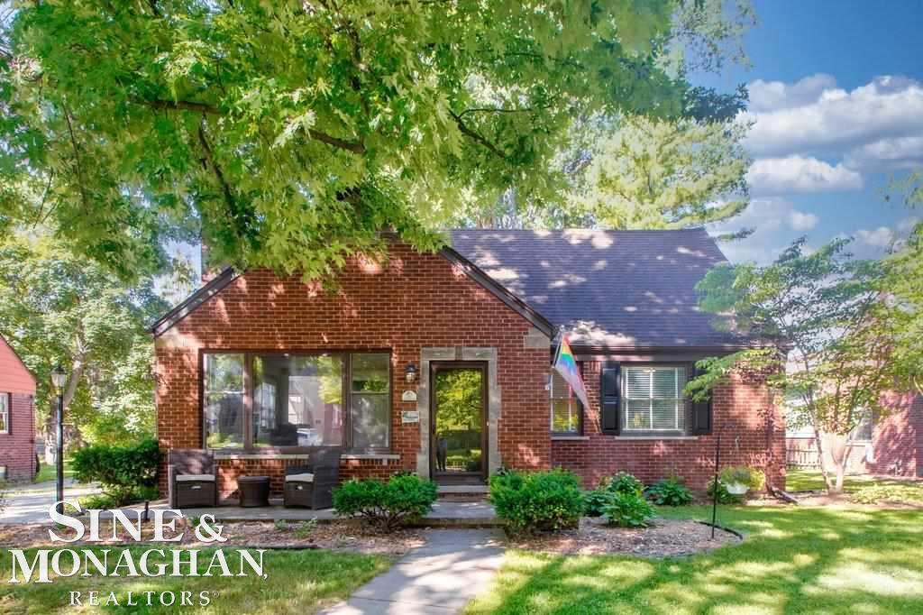 1367 Kensington Avenue Grosse Pointe, MI 48230 - Photo 1 of 36 50059728.JPG
