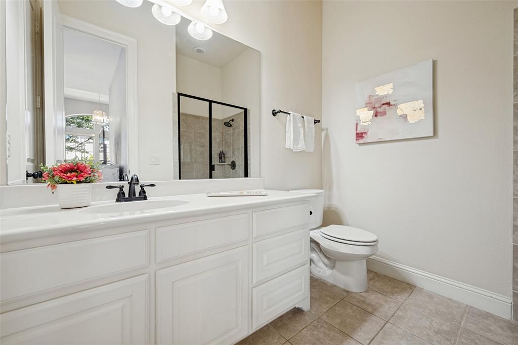 1647 Cedar Ranch Road Frisco, TX 75036 - Photo 17 of 38 1st Fl Guest Bath