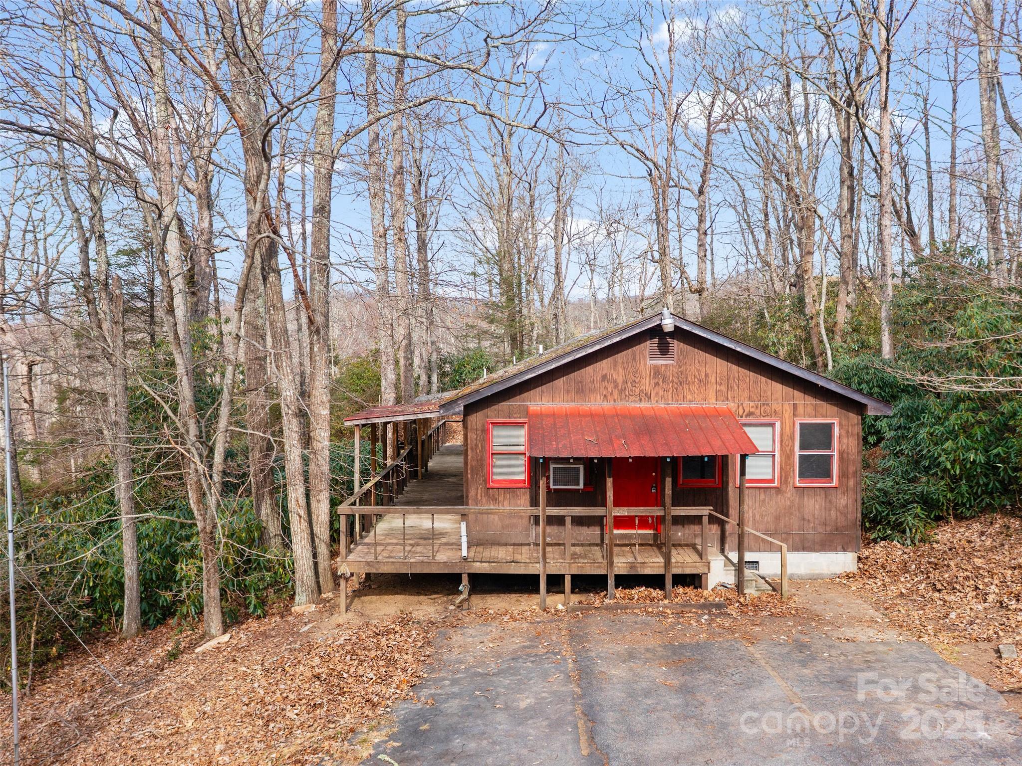 74 George Street Spruce Pine, NC 28777 - Photo 19 of 29 a backyard of a house with barbeque oven and table