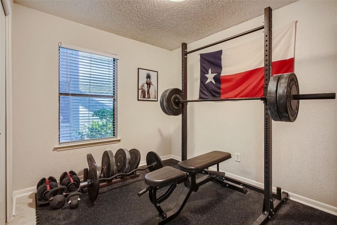 3815 Menchaca Road, Unit 9A Austin, TX 78704 - Photo 13 of 19 a room with musical instruments