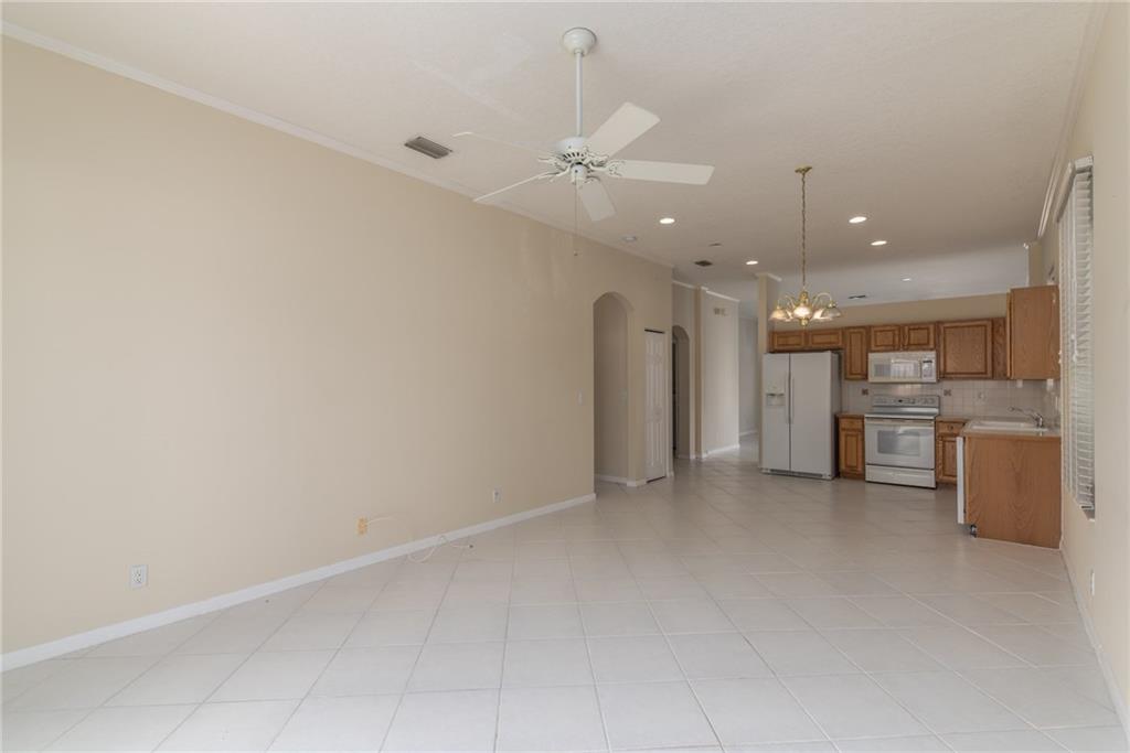 2509 Southeast Springtree Place Stuart, FL 34997 - Photo 6 of 18
