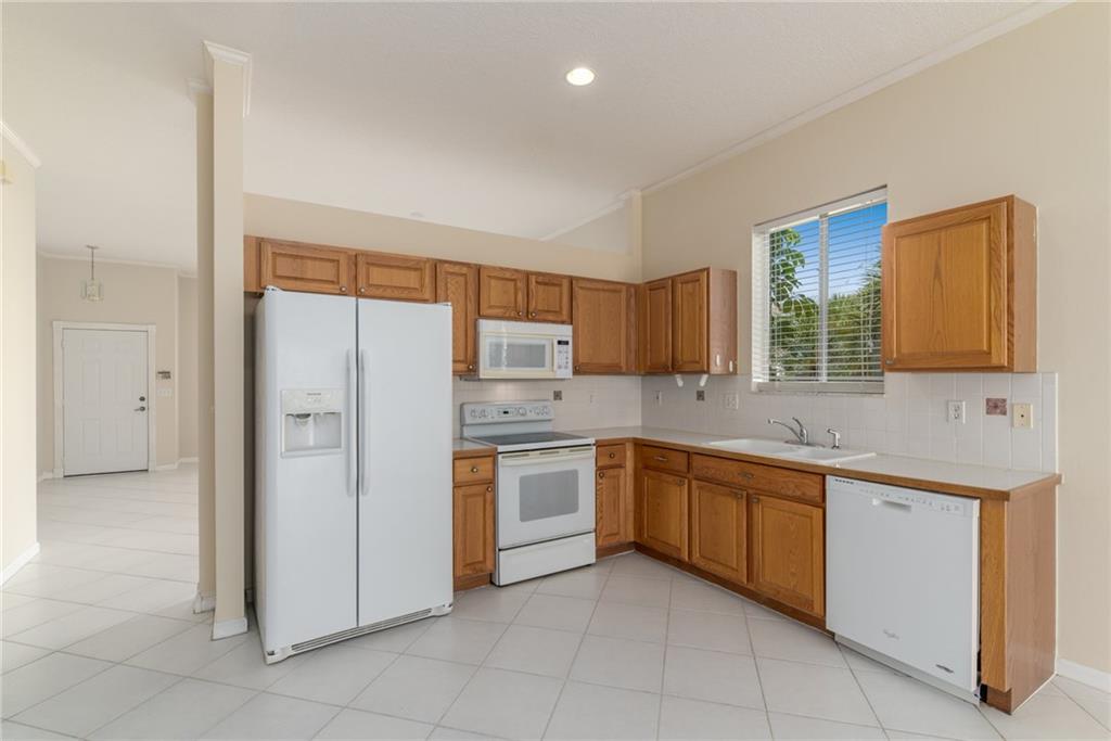 2509 Southeast Springtree Place Stuart, FL 34997 - Photo 7 of 18
