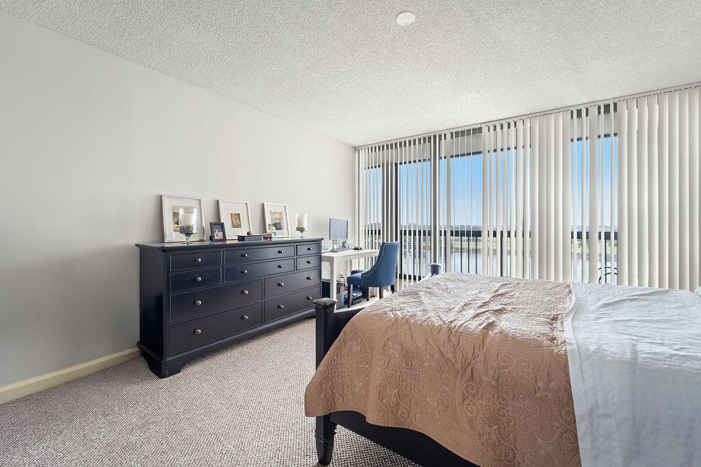 356 Golfview Road, Unit 505 North Palm Beach, FL 33408 - Photo 15 of 30 a bed sitting in a bedroom next to a window