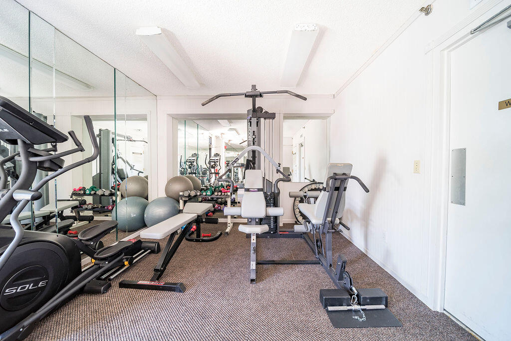 356 Golfview Road, Unit 505 North Palm Beach, FL 33408 - Photo 29 of 30 a view of a room with gym equipment