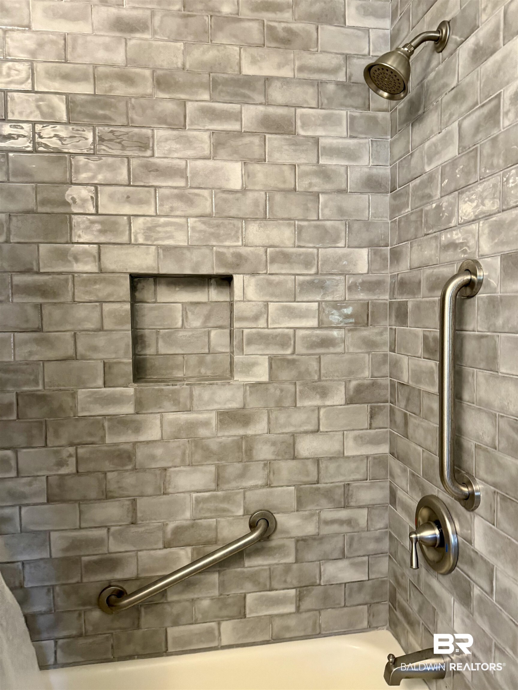 103 Kimberly Street Brewton, AL 36426 - Photo 13 of 18 Full bathroom with washtub / shower combination